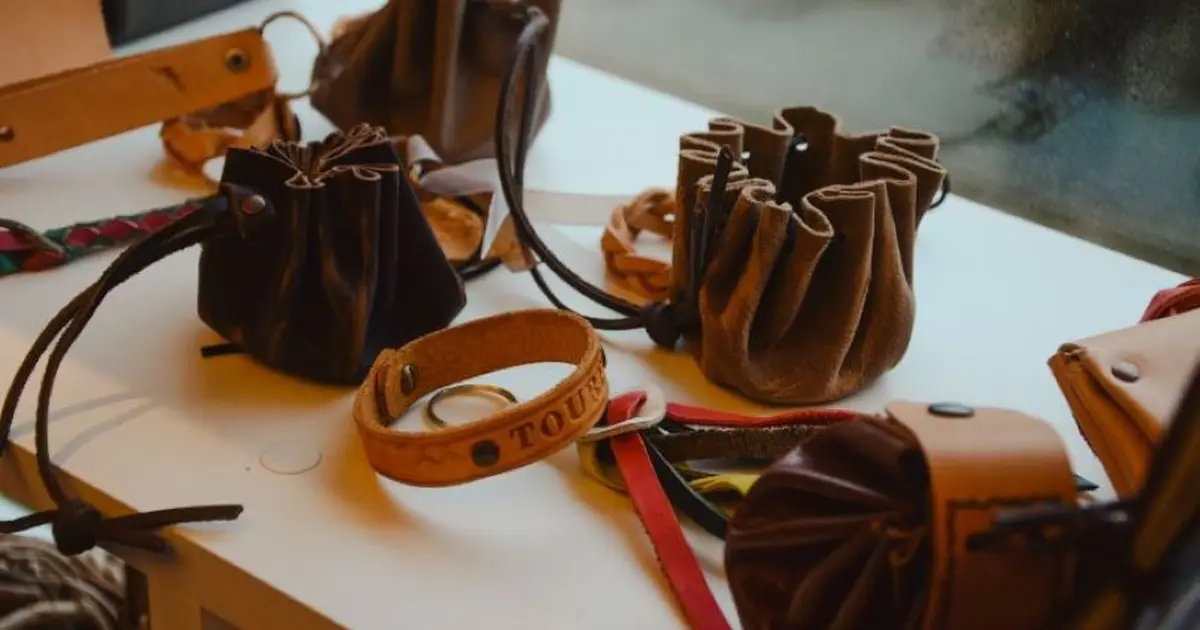 Atelier-patrimoine (6-12 ans) : travail du cuir