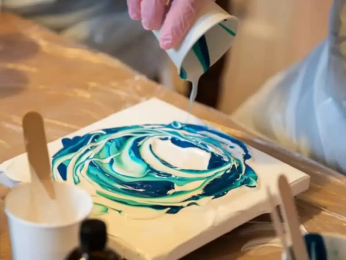 Atelier Peinture fluide sur toile autour d'un ap&eacute;ro &agrave; Dijon (21)