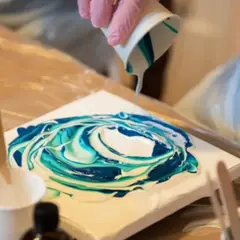 Atelier Peinture fluide sur toile autour d'un apéro à Dijon (21)