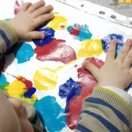 Atelier peinture sèche parent-bébé