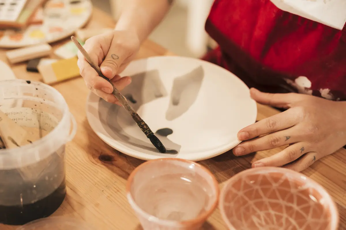 Atelier peinture sur céramique avec Eva Poterie