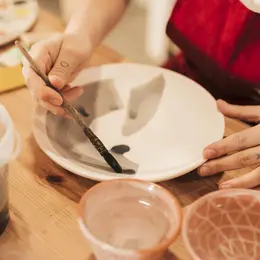 Atelier peinture sur céramique avec Eva Poterie