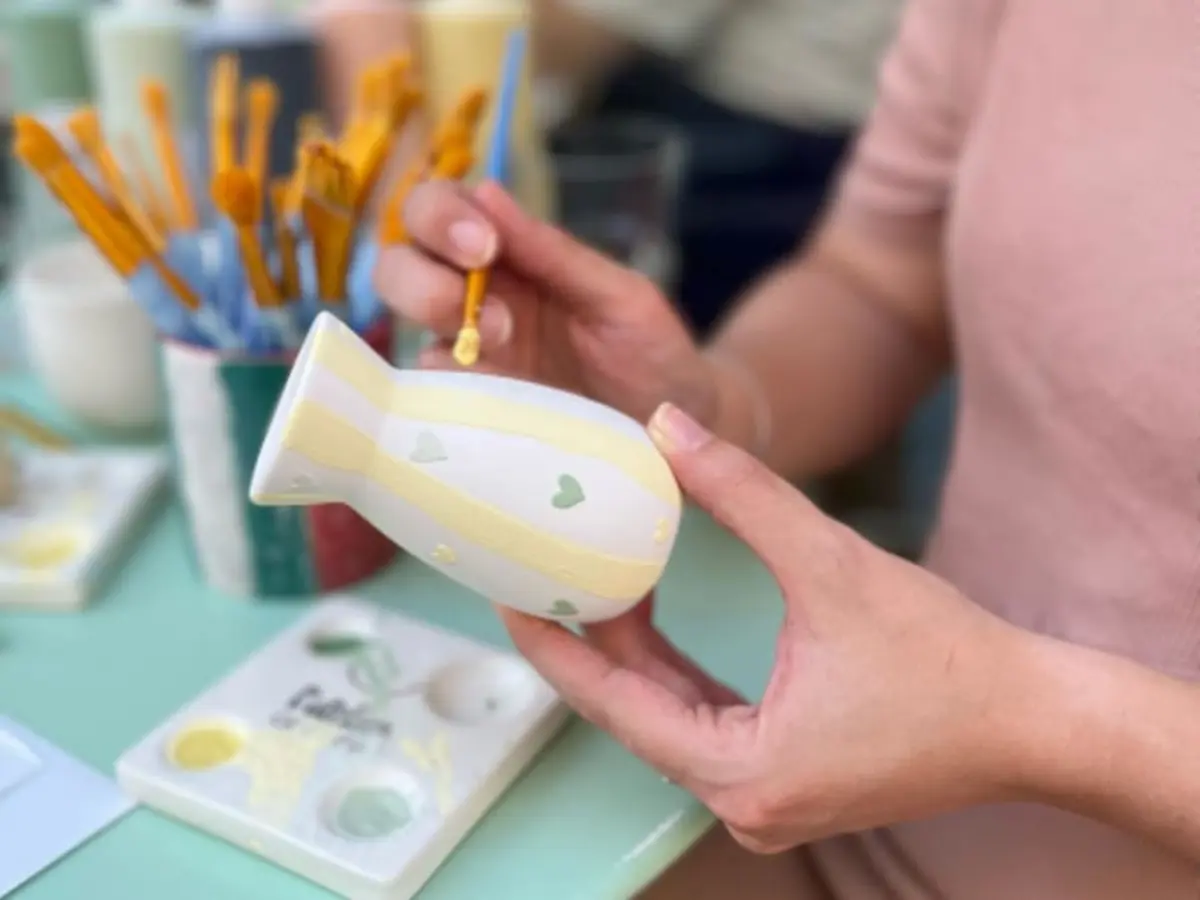 Atelier peinture sur céramique & apéro à Paris 17ème