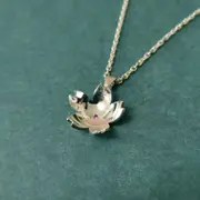 Atelier Pendentif fleur de Sakura en argent à Paris