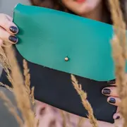 Atelier pochette en cuir à Annecy (74)