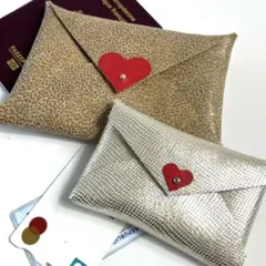 Atelier pochette enveloppe en cuir à Nantes (44)