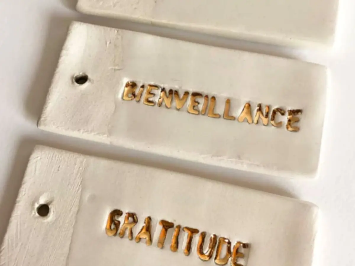 Atelier porcelaine plaques de bonheur à Clichy (92)