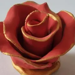 Atelier poterie Créez votre rose en argile à Paris 13ème