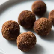 Atelier privatif fabrication de truffes en chocolat à Paris