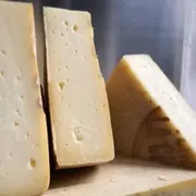 Atelier privatisé fabrication de fromage à raclette à Paris 18e