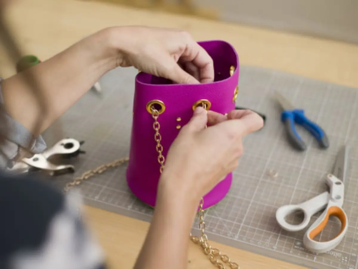 Atelier sac à main en cuir à Paris 2ème