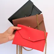 Atelier sac pochette en cuir à Rennes (35)