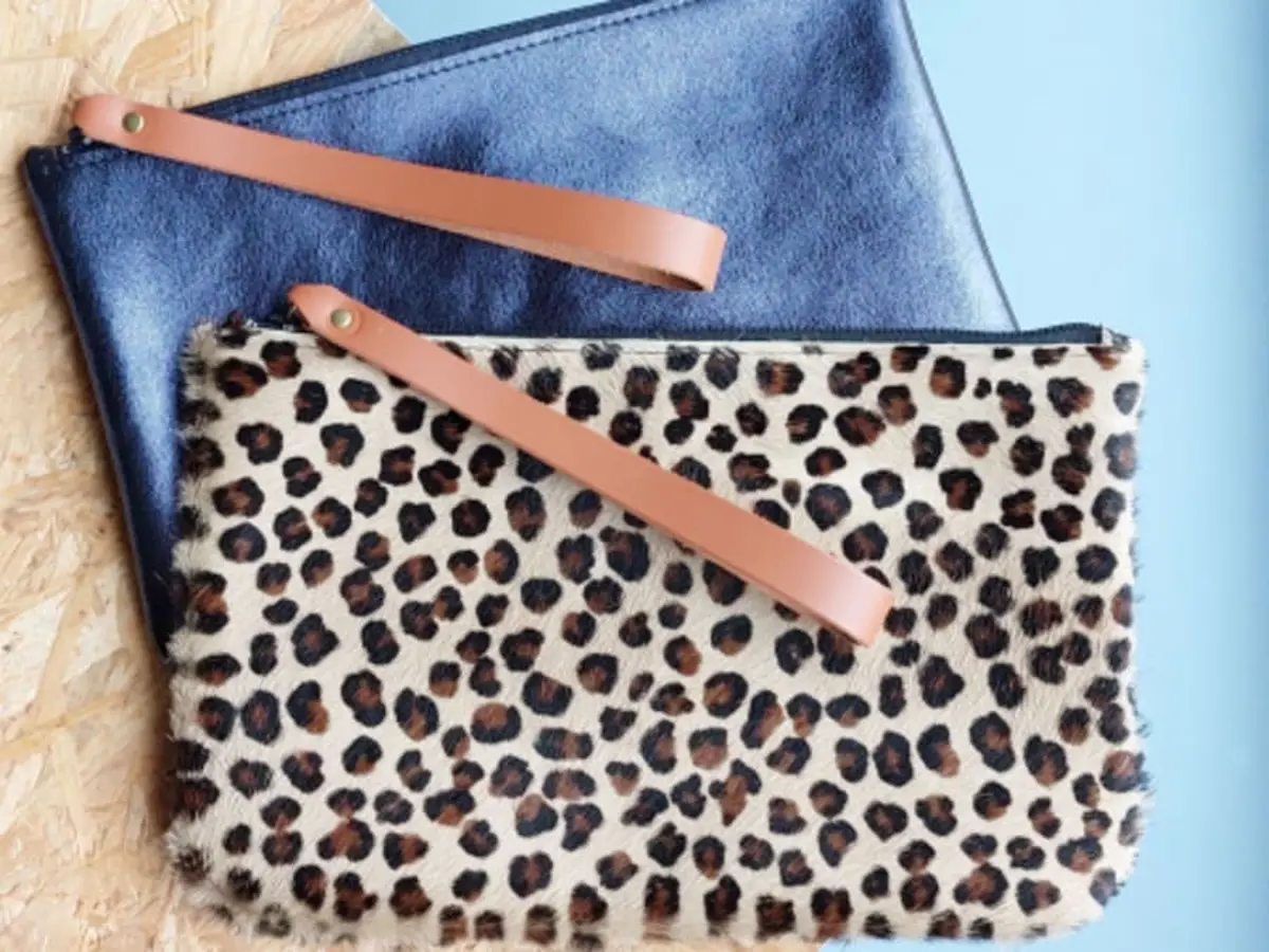 Atelier sac pochette zip en cuir à Rennes (35)