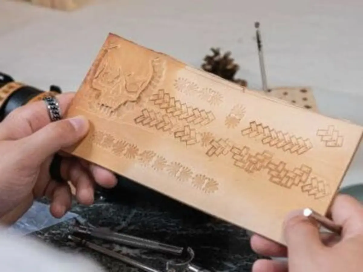 Atelier sculpture sur cuir à Ivry-sur-seine (94)