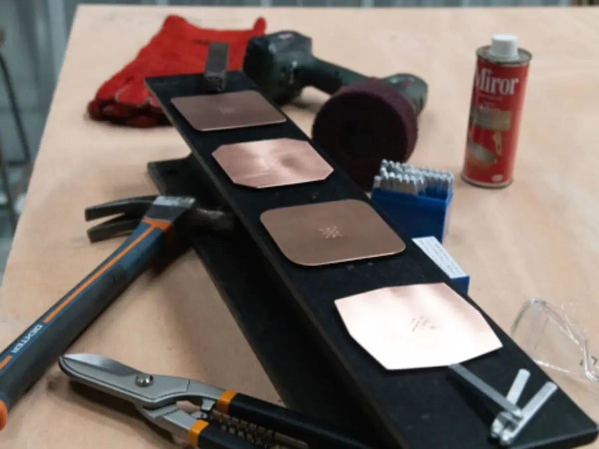 Atelier sous-verres en cuivre à Saint-Jean-d'Illac (33)