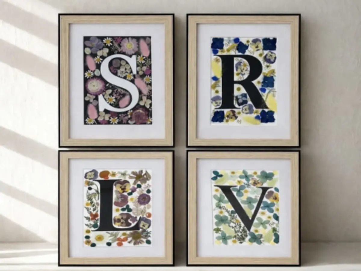 Atelier tableau initiale en fleurs séchées à Gentilly (94)