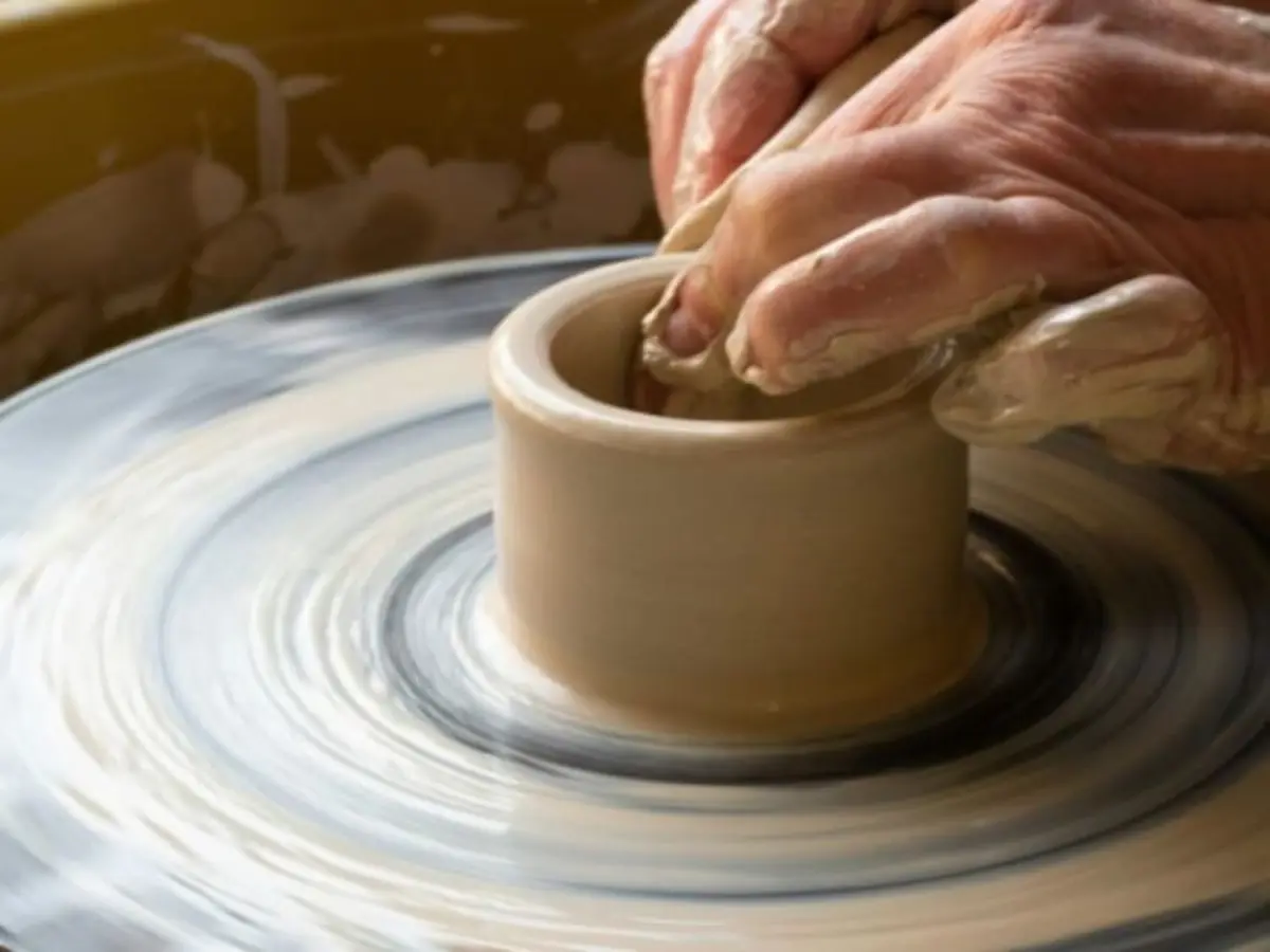 Atelier tournage céramique à Levallois-Perret (92)