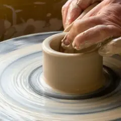 Atelier tournage céramique à Levallois-Perret (92)