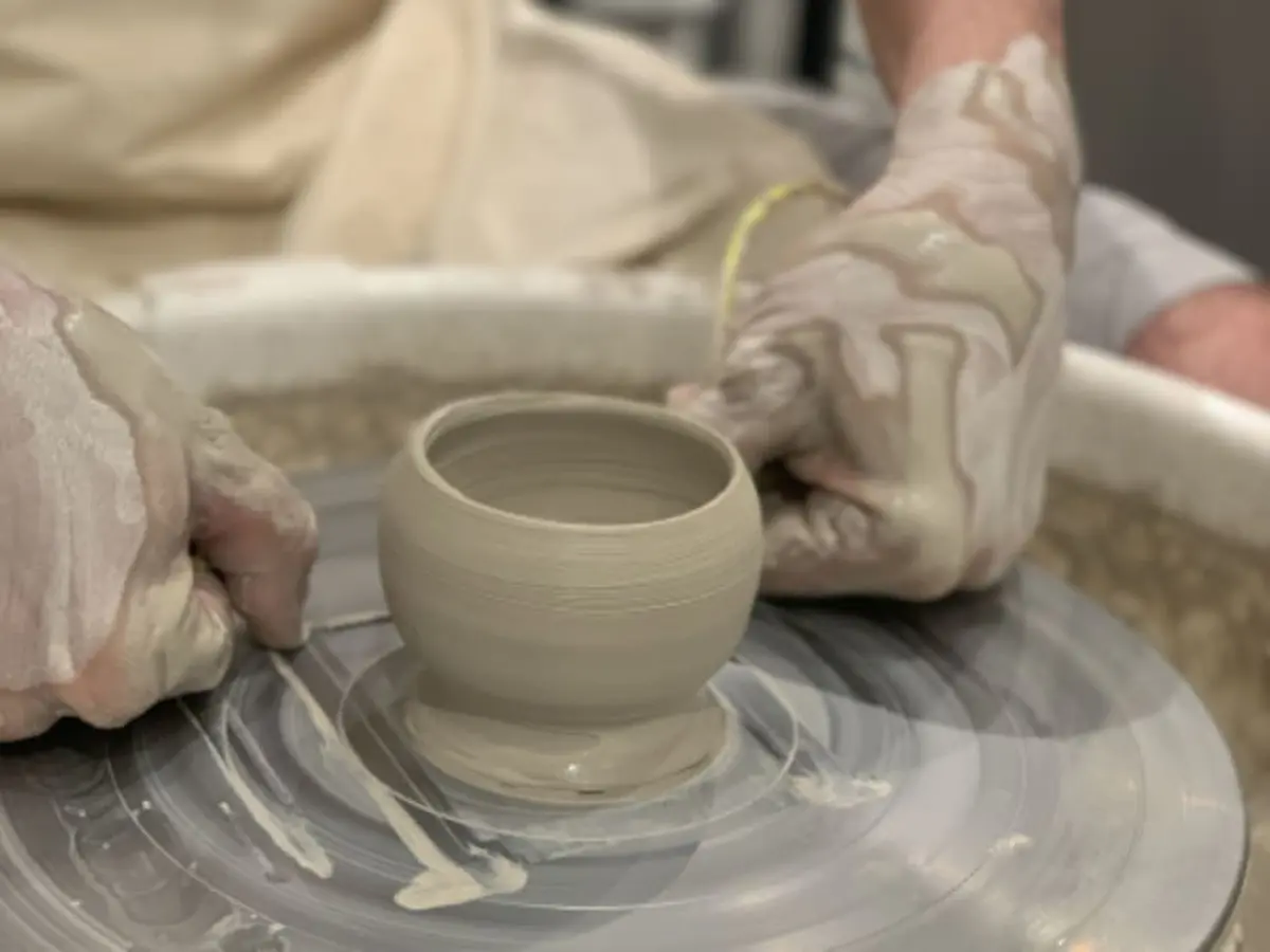 Atelier tournage en céramique à Paris 14ème