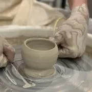 Atelier tournage en céramique à Paris 14ème