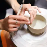 Atelier tournage en céramique à Paris 16ème