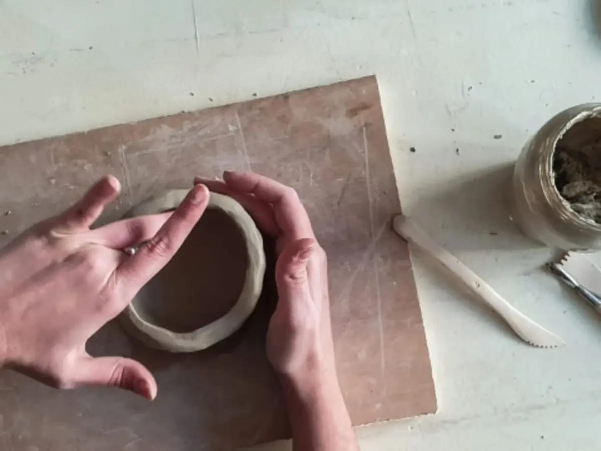 Atelier tournage en poterie à Paris 19ème