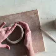 Atelier tournage en poterie à Paris 19ème