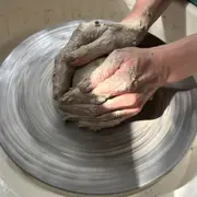 Atelier tournage & peinture sur céramique en duo à Paris 20ème