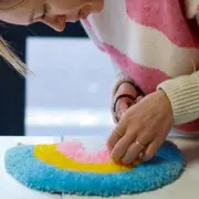Atelier Tufting création d'une pièce décorative à Toulouse (31)