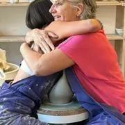 Atelier Vase câlin, modelage à 2 à Paris 16ème