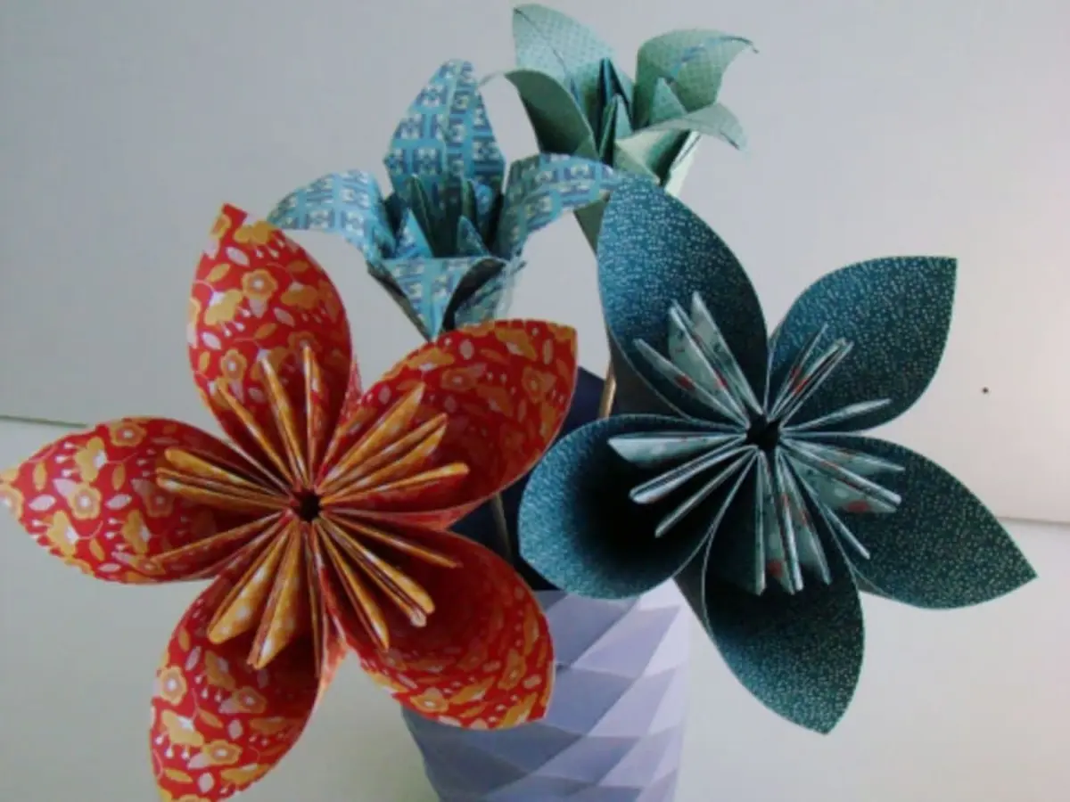 Atelier  vase et fleurs en origami à Montpellier (34)