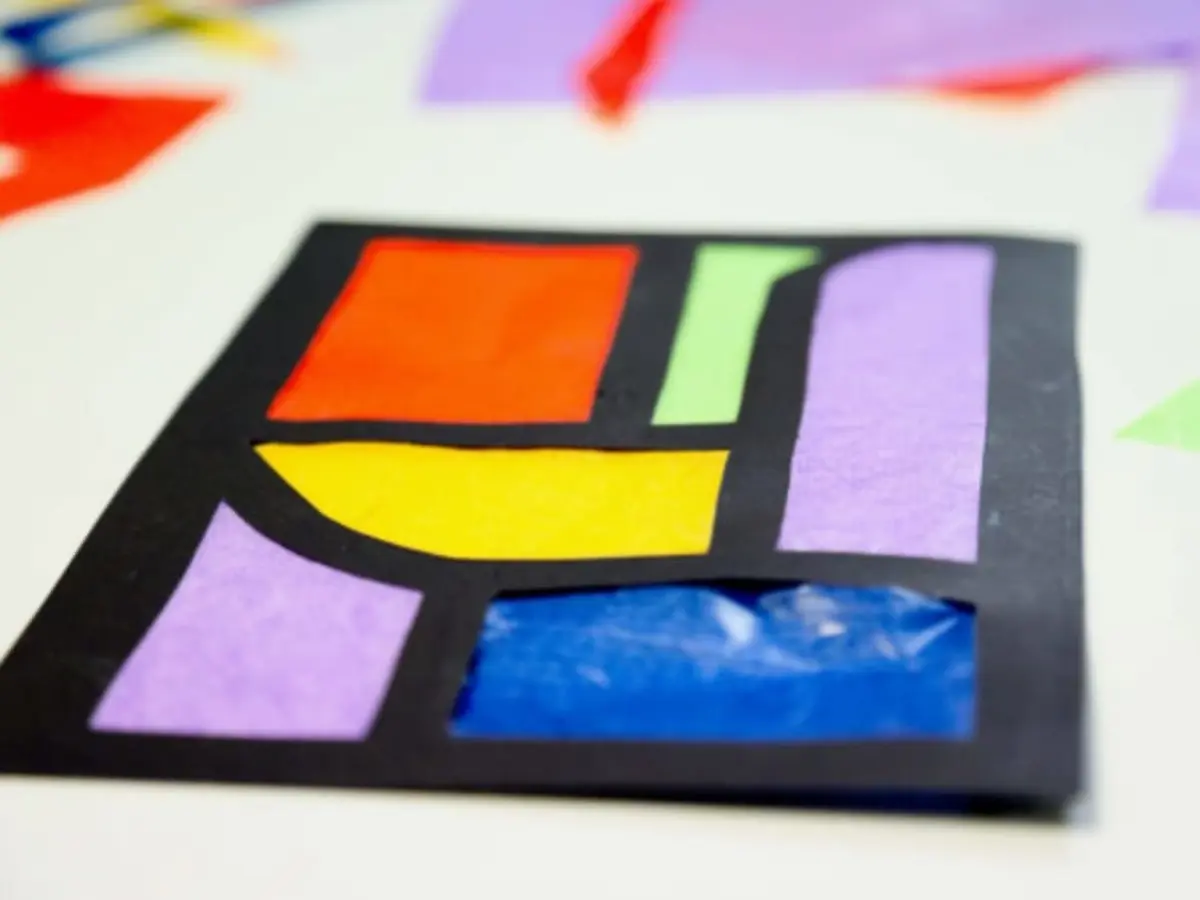 Atelier vitrail papier parent/enfant à Paris 17ème