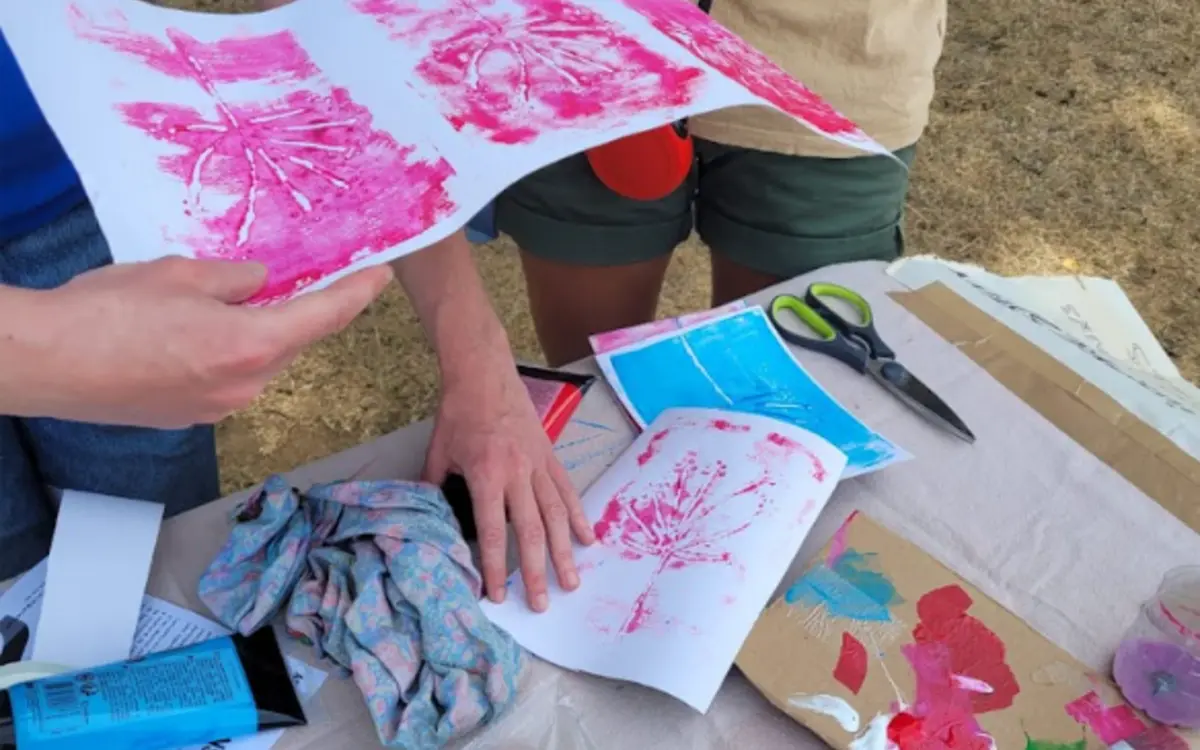 Ateliers à ciel ouvert : linogravure et tampon sur cartes et textiles !