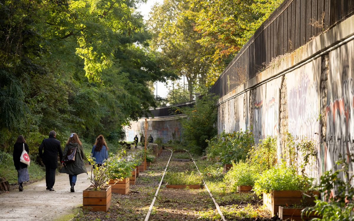 Jardin des traverses sur la petite ceinture du 18e