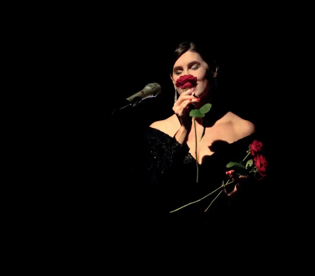 Au Théâtre : Christelle Loury chante Piaf, Gréco et Barbara