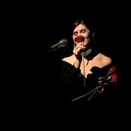 Au Théâtre : Christelle Loury chante Piaf, Gréco et Barbara
