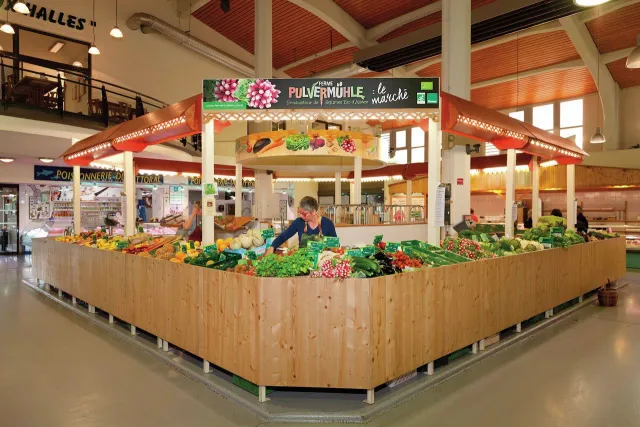 Le stand de la ferme Pulvermühle au grand marché de Mulhouse