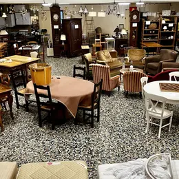 Vente exceptionnele de meubles d'occasion et quelques beaux livres 