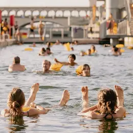 Baignades à Paris : un record de fréquentation dans la Seine et les canaux cet été