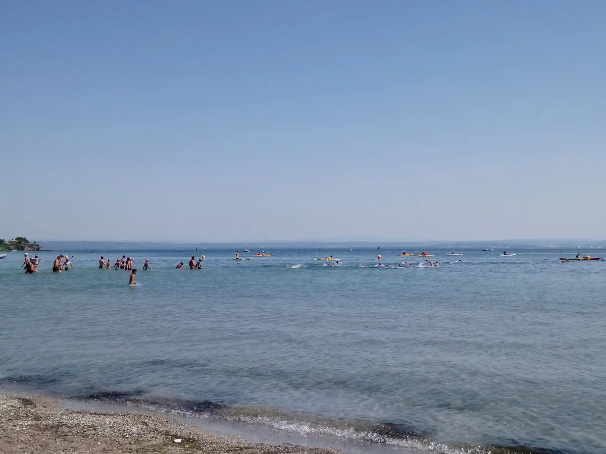 Bain de Noël sur la plage de Ferrières