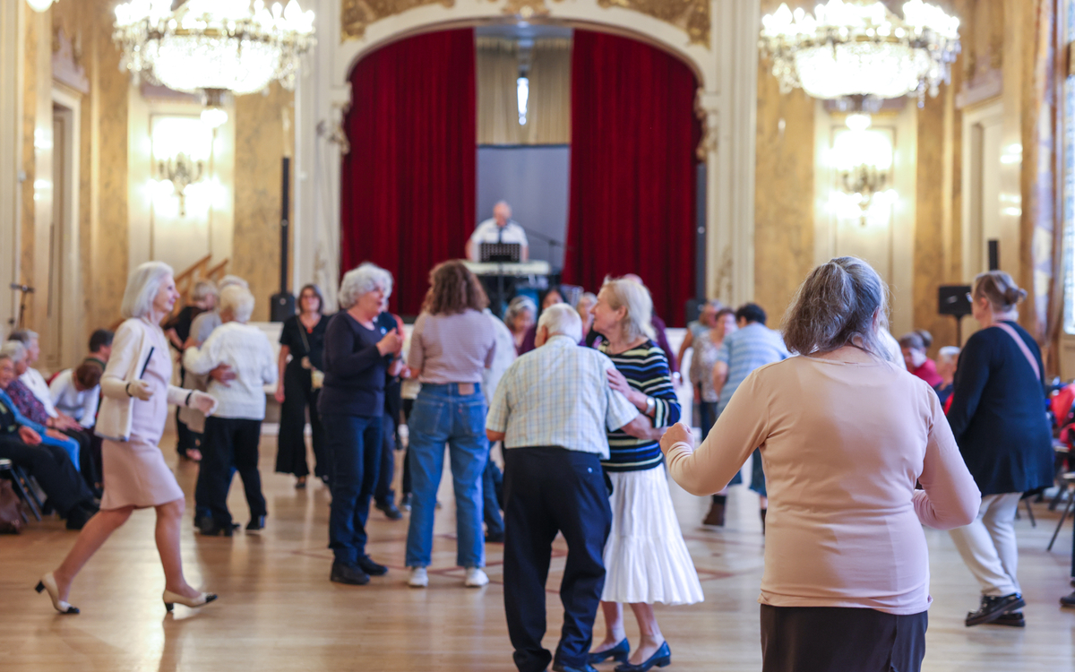 Bal des seniors dans le 18e