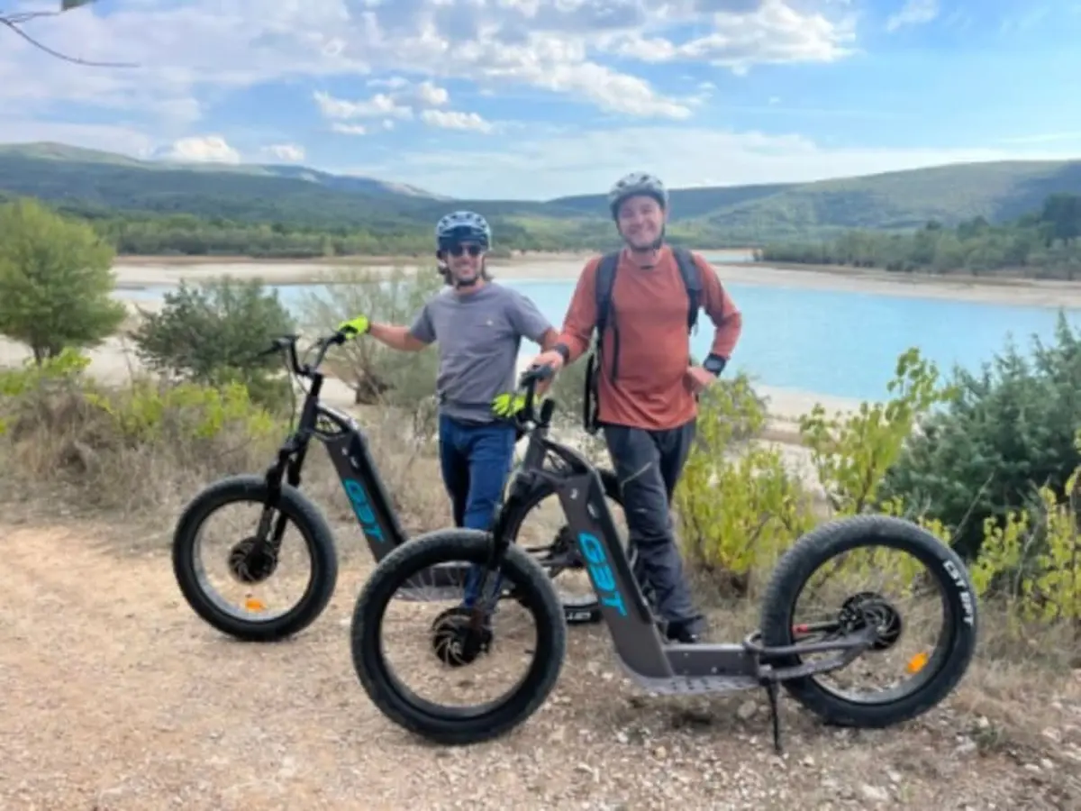 Balade à trottinette électrique à Sainte-Croix-du-Verdon (04)