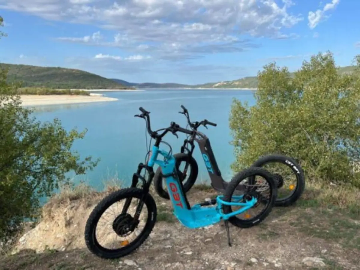 Balade à trottinette électrique au Lac de Castillon (04)