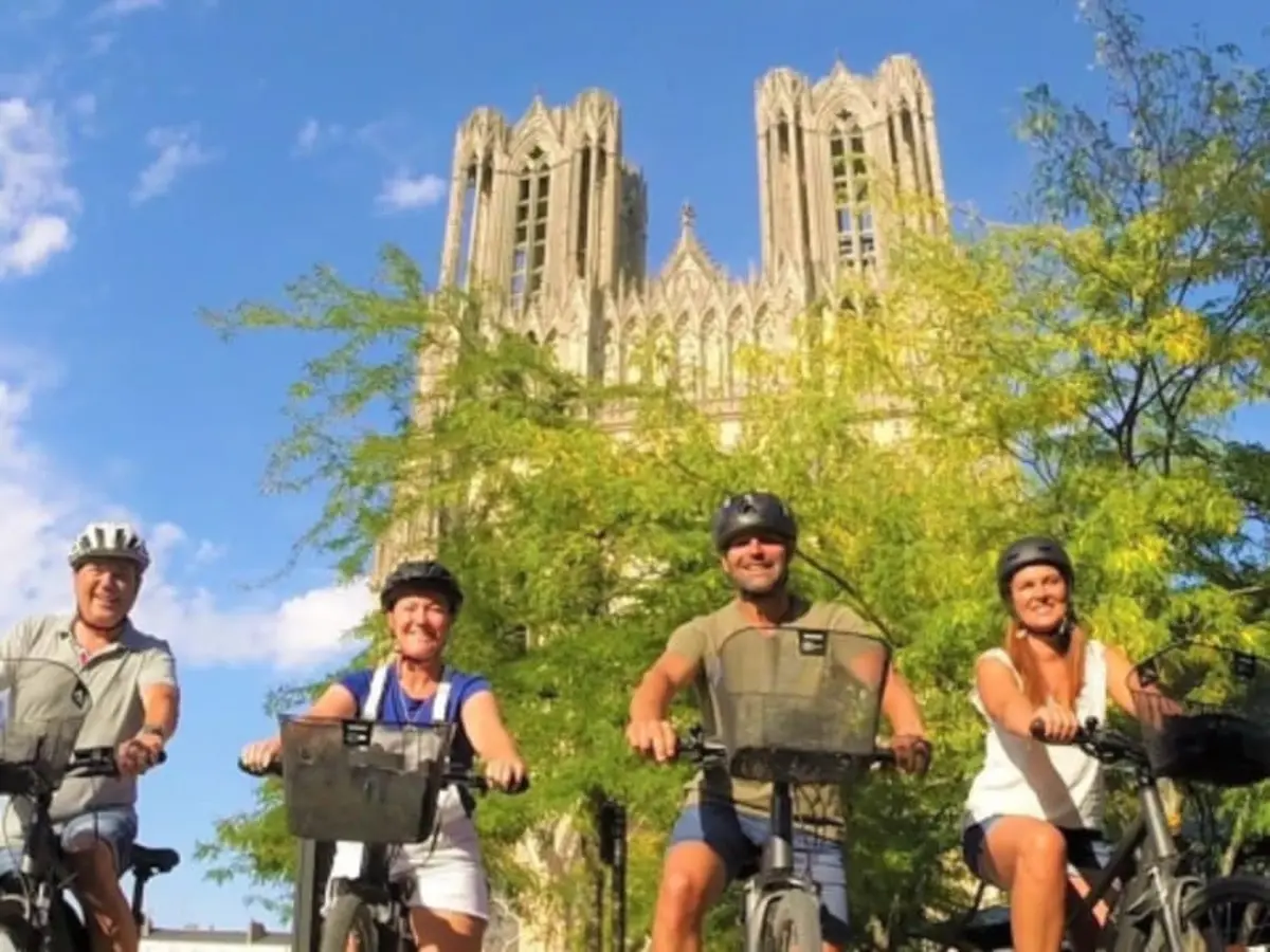 Balade à vélo électrique guidée à Reims (51)