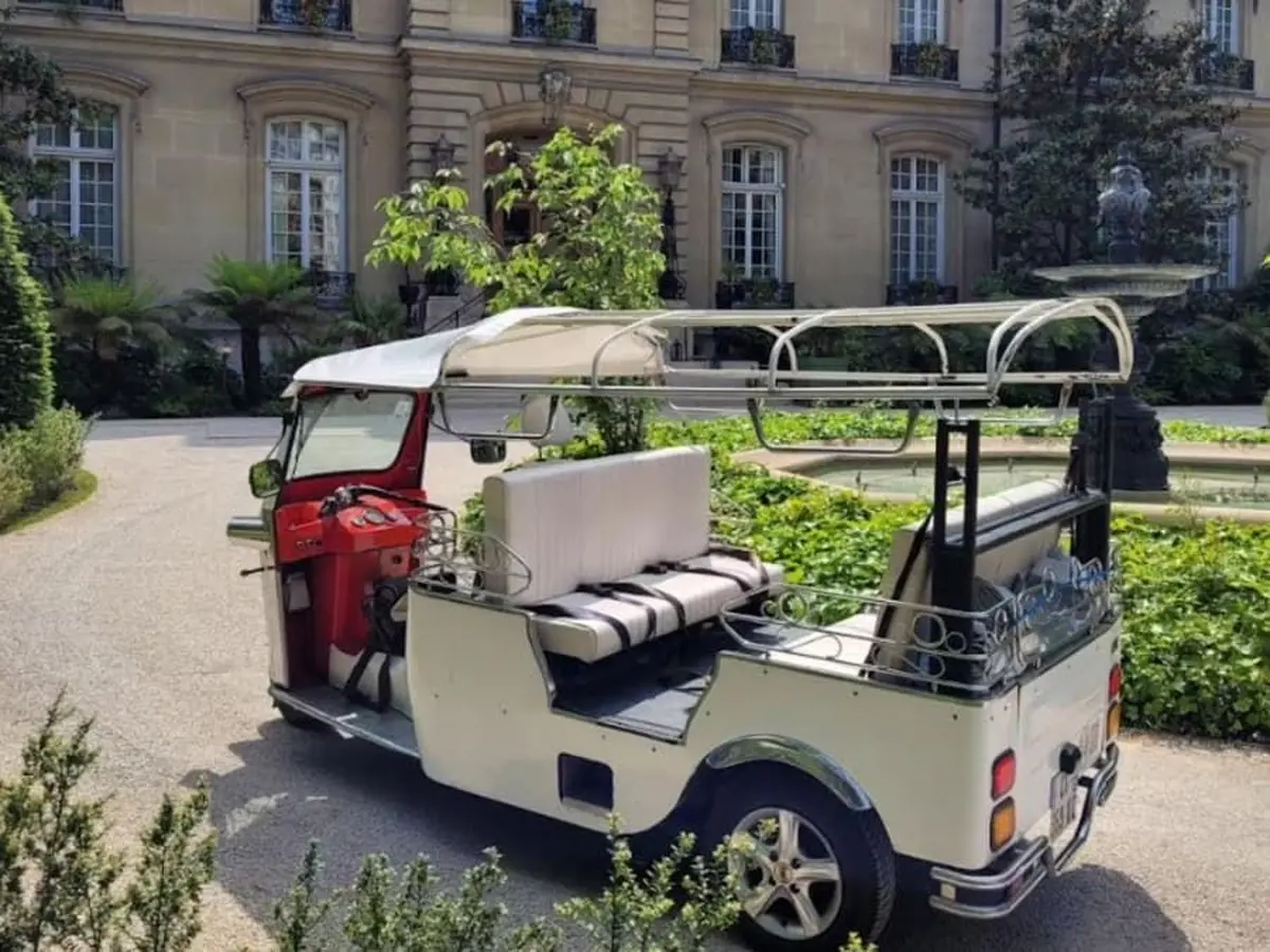 Balade Amour Montmartre en TukTuk