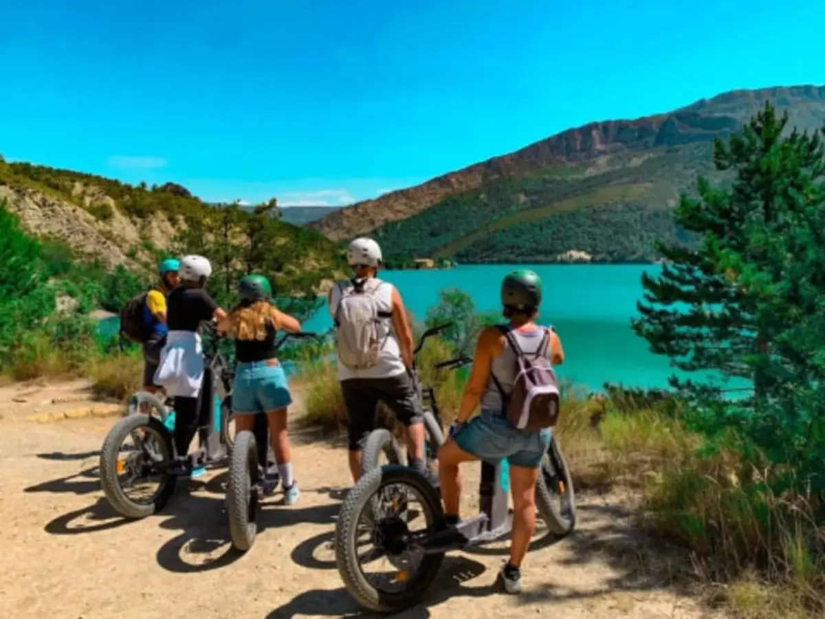Balade apéro à trottinette électrique au Lac de Castillon (04)