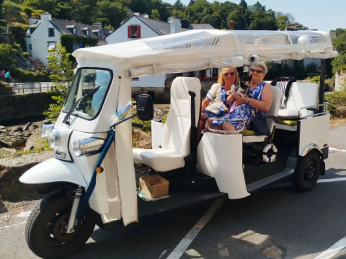 Balade artistique unique en TukTuk à Pont-Aven (29)
