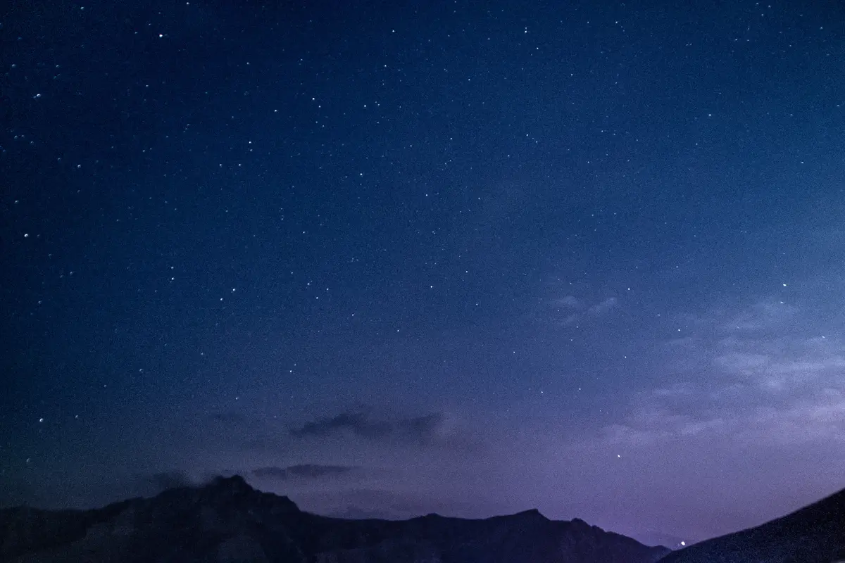 Balade au crépuscule : Un conte sous les étoiles