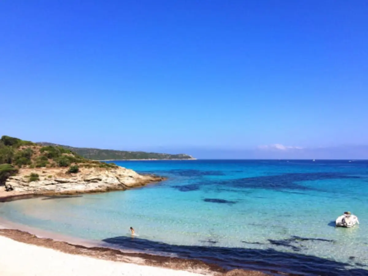 Balade dans le désert des Agriates en semi-rigide depuis Calvi