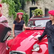 Balade en 2CV dans les rues de Paris (75)
